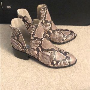 Steve Madden Casino Natural Snake 8.5